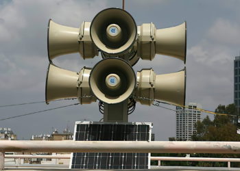 Las FDI prueban las sirenas de aviso de ataque aéreo y realizan ejercicios militares en Tel Aviv y Haifa