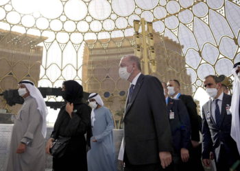 Erdogan de Turquía es agasajado en los Emiratos Árabes Unidos