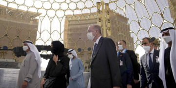Erdogan de Turquía es agasajado en los Emiratos Árabes Unidos
