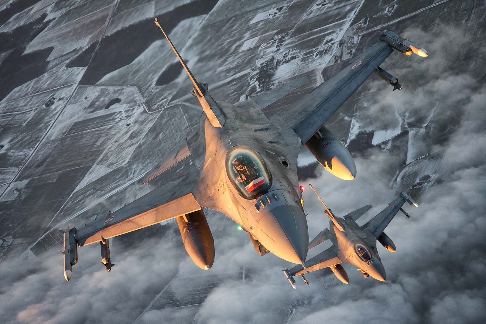 Estas fotos de los F-16 de la OTAN patrullando sobre el Báltico son impresionantes