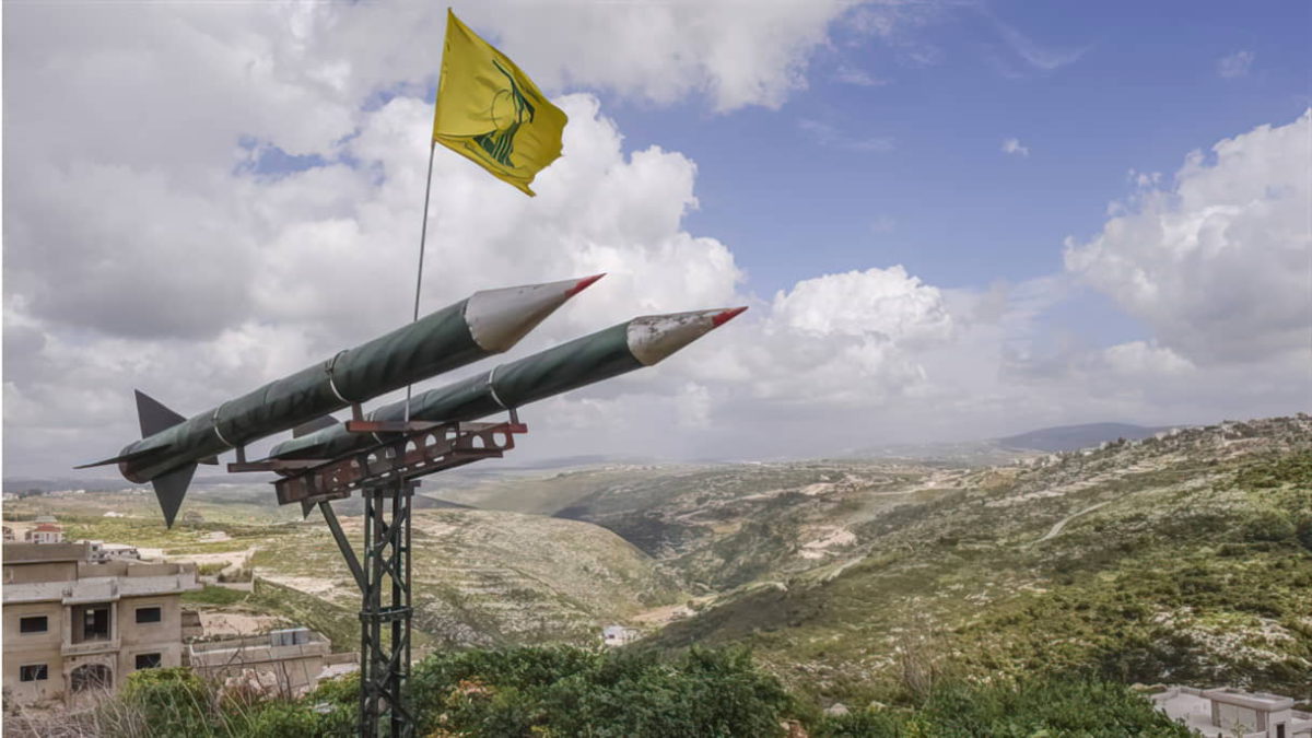 Gantz firma órdenes de embargo contra empresas libanesas que suministran a Hezbolá