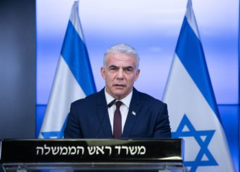 Lapid condena el “ataque ruso a Ucrania” y dice a los israelíes que se dirijan a los cruces terrestres