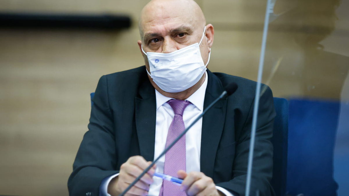 Ministro de Meretz hospitalizado en la UCI tras sufrir un derrame cerebral