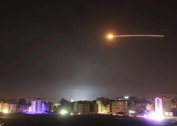 Un misil antiaéreo sirio errante explota sobre Israel