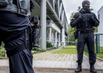 Policía alemana: Las conspiraciones antisemitas fueron un factor para que un hombre matara a su propia familia