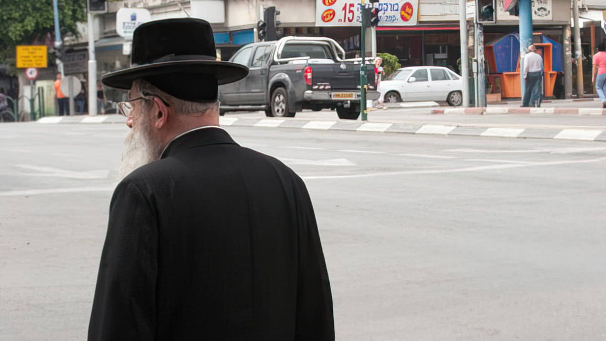 Un rabino de Melbourne es llamado "rabino apartheid" y "capitán apartheid"