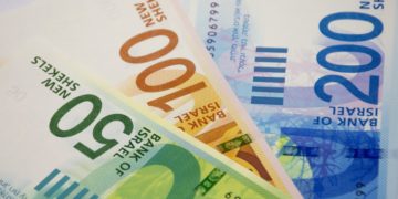 El shekel comienza el mes con ganancias frente al dólar