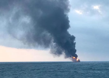 Petrolero de bandera moldava es alcanzado por un misil frente a la costa ucraniana