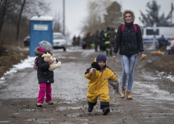 Un millón de niños dejan atrás vidas y amigos al huir de la guerra de Ucrania