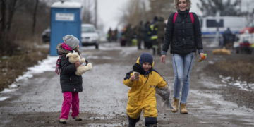 Un millón de niños dejan atrás vidas y amigos al huir de la guerra de Ucrania