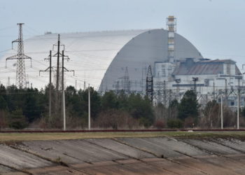 Ucrania dice que la línea eléctrica de la central nuclear de Chernóbil fue dañada por fuerzas rusas