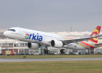 Pasajero indisciplinado es expulsado del vuelo de Arkia en Dubai