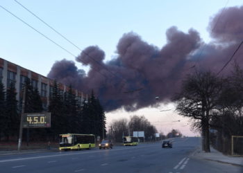 Misiles rusos alcanzan la planta de reparación de aviones cerca del aeropuerto de Lviv