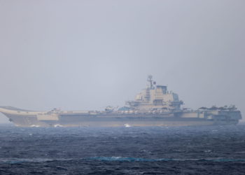Portaaviones chino pasa por el estrecho de Taiwán antes de la llamada entre Biden y Xi
