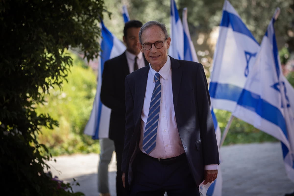 Ministro israelí se dirige a Polonia mientras los refugiados ucranianos cruzan la frontera