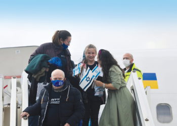 Médicos israelíes llegan a Ucrania para construir un hospital de campaña