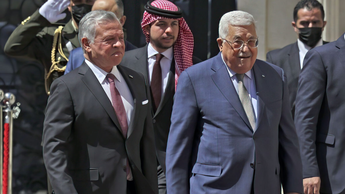 El rey Abdullah II de Jordania se reúne con Abbas en una rara visita