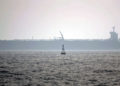 Barco de bandera emiratí con 30 tripulantes naufraga en la costa de Irán