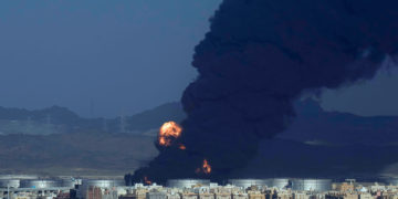 Incendio en la ciudad saudí antes de la carrera de F1 mientras los Hutíes se atribuyen ataques