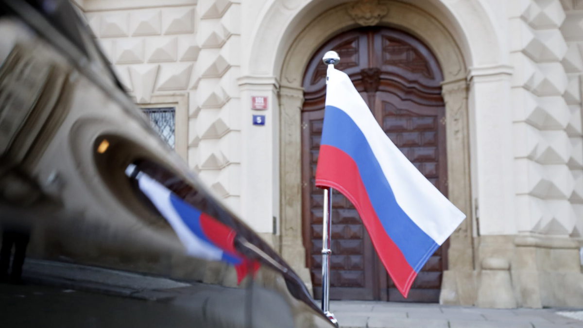 Los europeos expulsan a decenas de rusos “disfrazados de diplomáticos”
