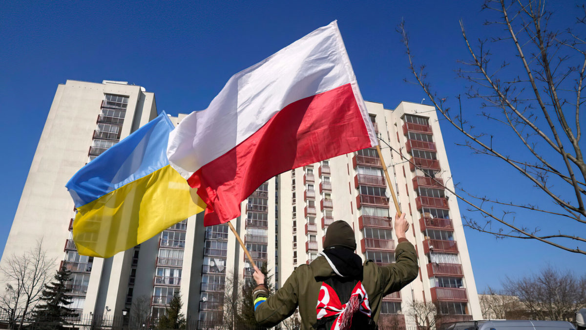 Polonia expulsa a 45 diplomáticos rusos sospechosos de espionaje