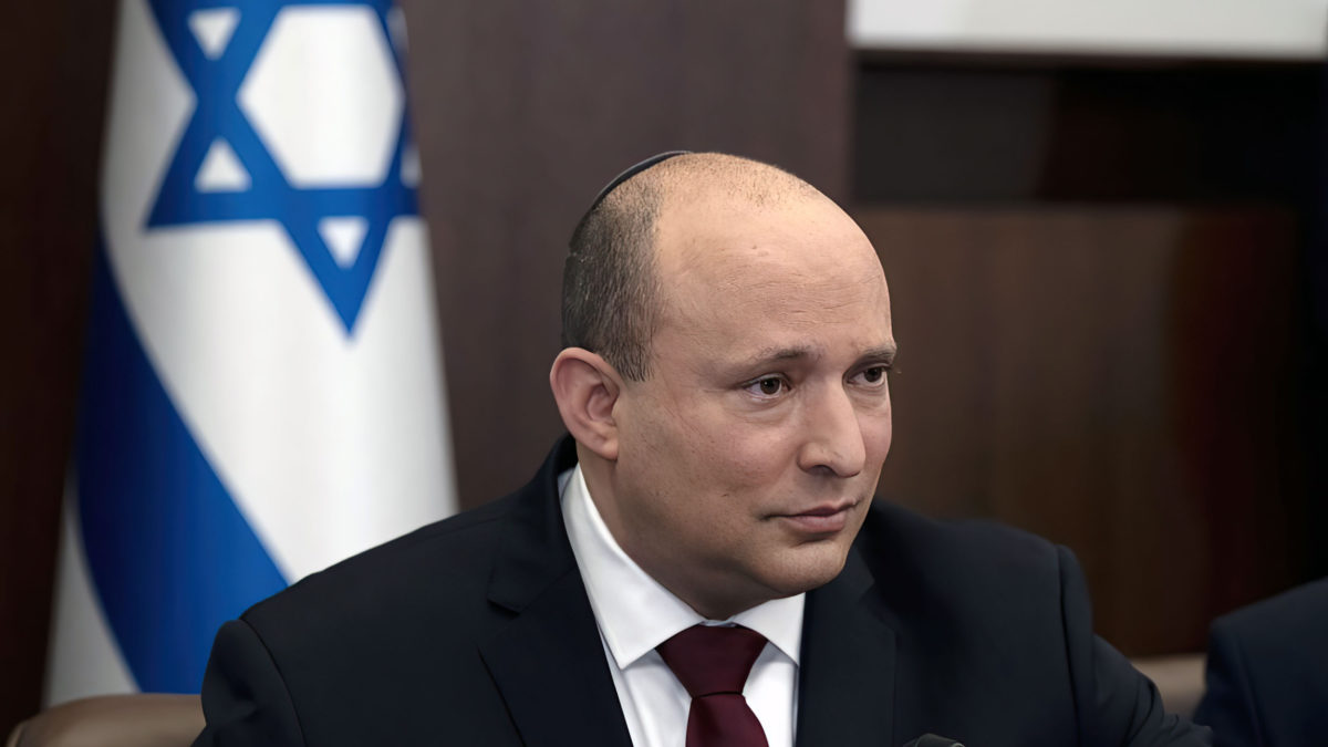 Bennett reitera la ira israelí ante la decisión de EE. UU. de retirar al CGRI de la lista de grupos terroristas
