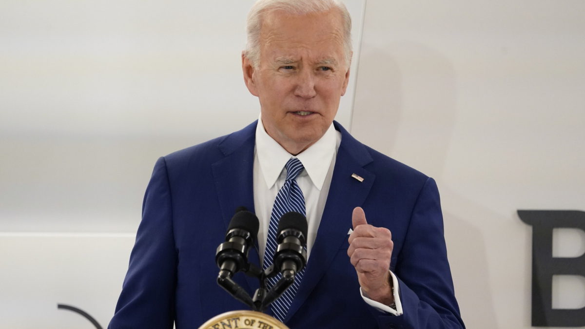 El presidente de Estados Unidos, Joe Biden, habla en la reunión trimestral de directores ejecutivos de Business Roundtable, el lunes 21 de marzo de 2022, en Washington. (AP Photo/Patrick Semansky)