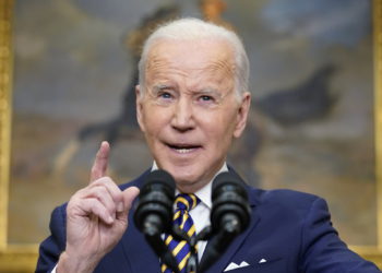 Biden anuncia la prohibición de los mariscos, vodka y diamantes rusos