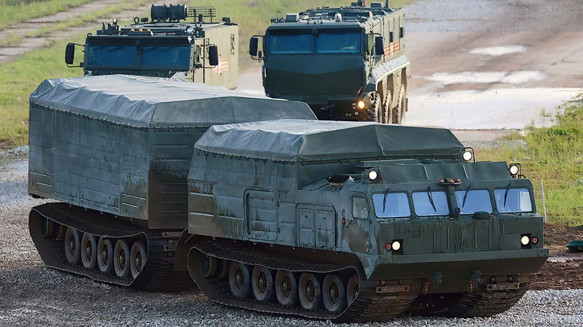 Ejército ucraniano destruye un raro vehículo de transporte de orugas ruso