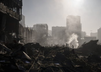 Rusia establece defensas fuera de Kiev