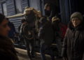 Zelensky dice que Rusia bombardea a lo largo del corredor humanitario, hiriendo a 4 niños