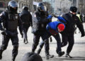 Más de 800 detenidos en Rusia por protestar contra la invasión de Ucrania