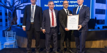 Mike Pence y David Friedman reciben doctorados honoríficos de una universidad israelí