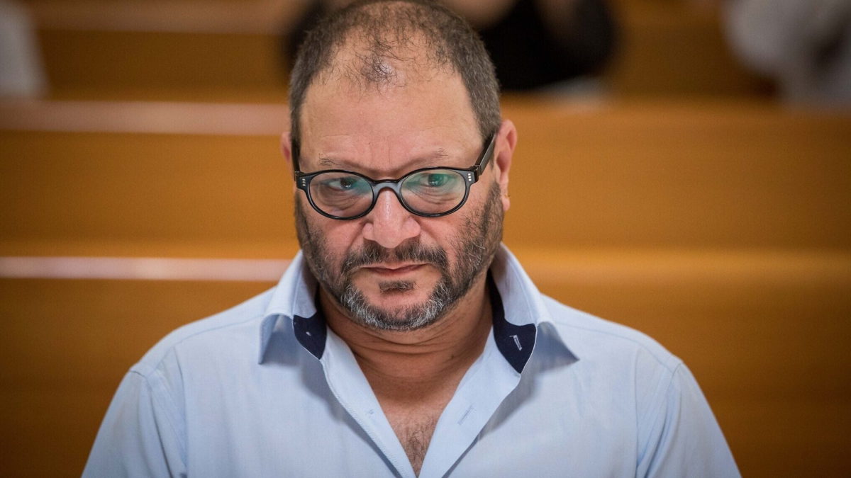 El MK de la Lista Conjunta Ofer Cassif en el Tribunal Supremo en Jerusalén el 22 de agosto de 2019. (Yonatan Sindel/Flash90)