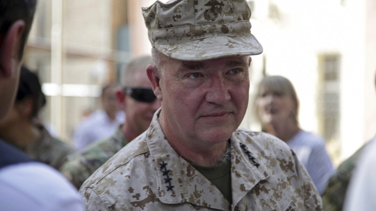 El general de la Marina Frank McKenzie, jefe del Mando Central de Estados Unidos en el cuartel general de Resolute Support, en Kabul, Afganistán, el 12 de julio de 2021. (AP Photo/Ahmad Seir)