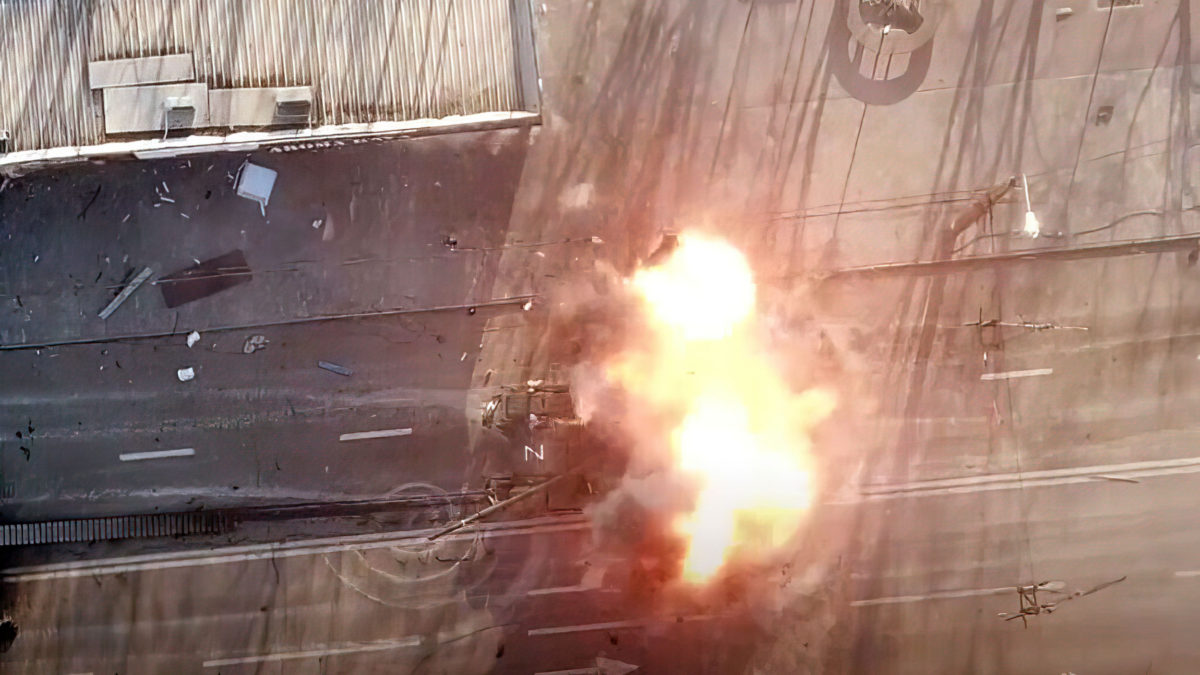 Video muestra a las fuerzas ucranianas emboscando vehículos militares rusos en Mariupol