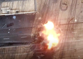 Video muestra a las fuerzas ucranianas emboscando vehículos militares rusos en Mariupol