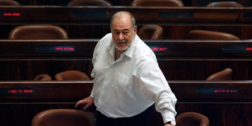 Exministro de Finanzas Avraham Hirschson muere a los 81 años