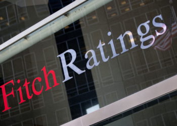Fitch dice que el impago de la deuda rusa es “inminente” La agencia de calificación Fitch volvió a rebajar el martes la calificación de la deuda soberana de Rusia a territorio basura, de “B” a “C”, diciendo que la decisión refleja la opinión de que un impago es “inminente”. Al igual que otras grandes agencias de calificación, Fitch ya había rebajado la calificación de Rusia a principios de este mes a la categoría de “basura”, es decir, la de los países que corren el riesgo de no poder pagar su deuda. Justificó la nueva rebaja diciendo que los últimos acontecimientos habían “socavado aún más la voluntad de Rusia de pagar el servicio de la deuda pública”.
