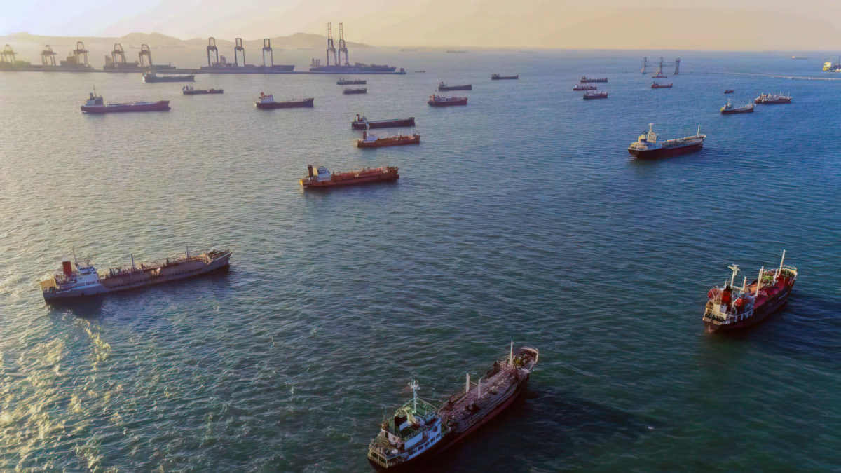 Enorme flota de petroleros rusos lucha por encontrar destinos de compra