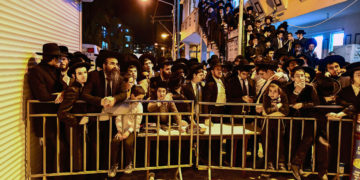 Miles se dirigen a la casa del rabino Chaim Kanievsky