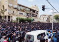 Decenas de miles de personas se reúnen en el funeral del rabino Kanievsky