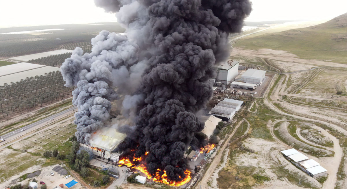 Incendio en el Valle del Jordán se extiende hacia los depósitos de combustible