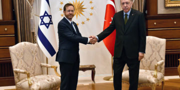 Herzog se reúne con Erdoğan en el palacio presidencial de Ankara