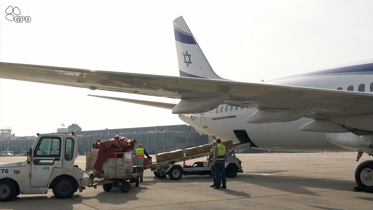 Israel carga otro avión con ayuda para Ucrania