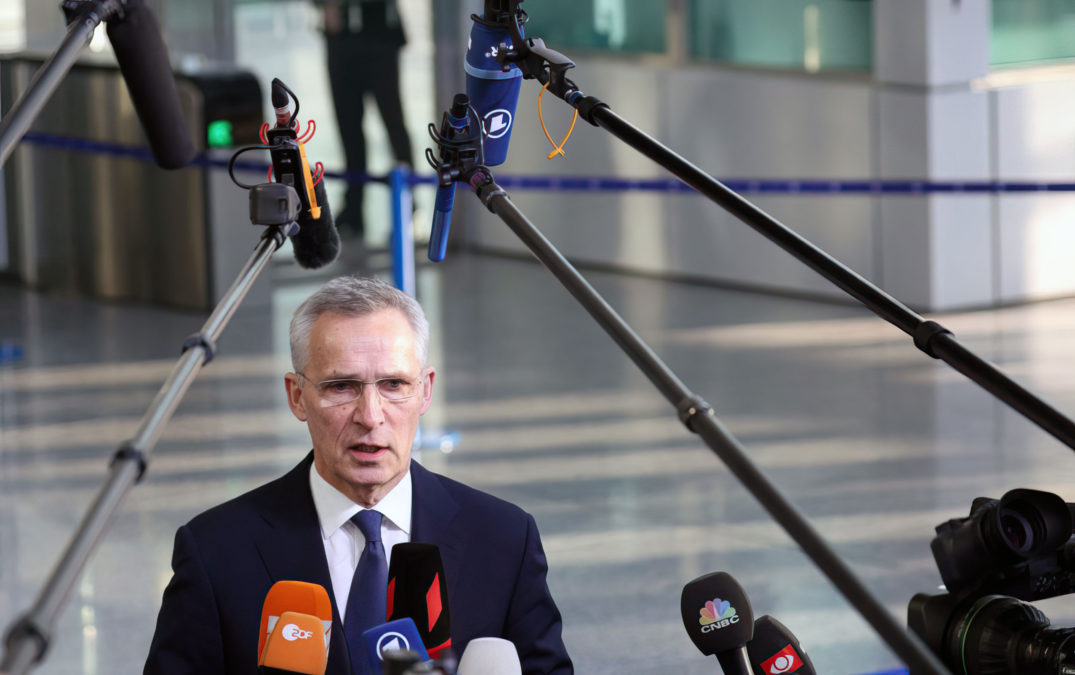 El jefe de la OTAN dice que un ataque químico ruso en Ucrania tendría “graves consecuencias”