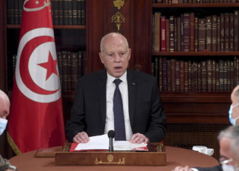El líder de Túnez disuelve el parlamento tras una sesión de censura