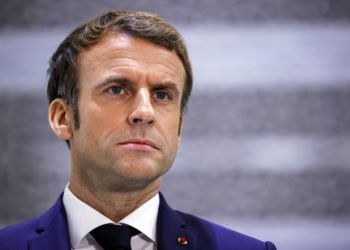 Francia anuncia la expulsión de 35 diplomáticos rusos