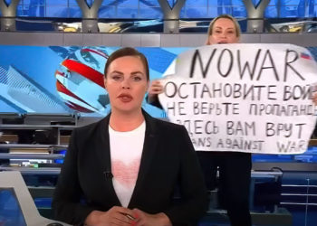 Desaparece periodista rusa que protestó contra la guerra en el noticiero
