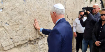 El expresidente de EE. UU. Mike Pence llega al Muro Occidental